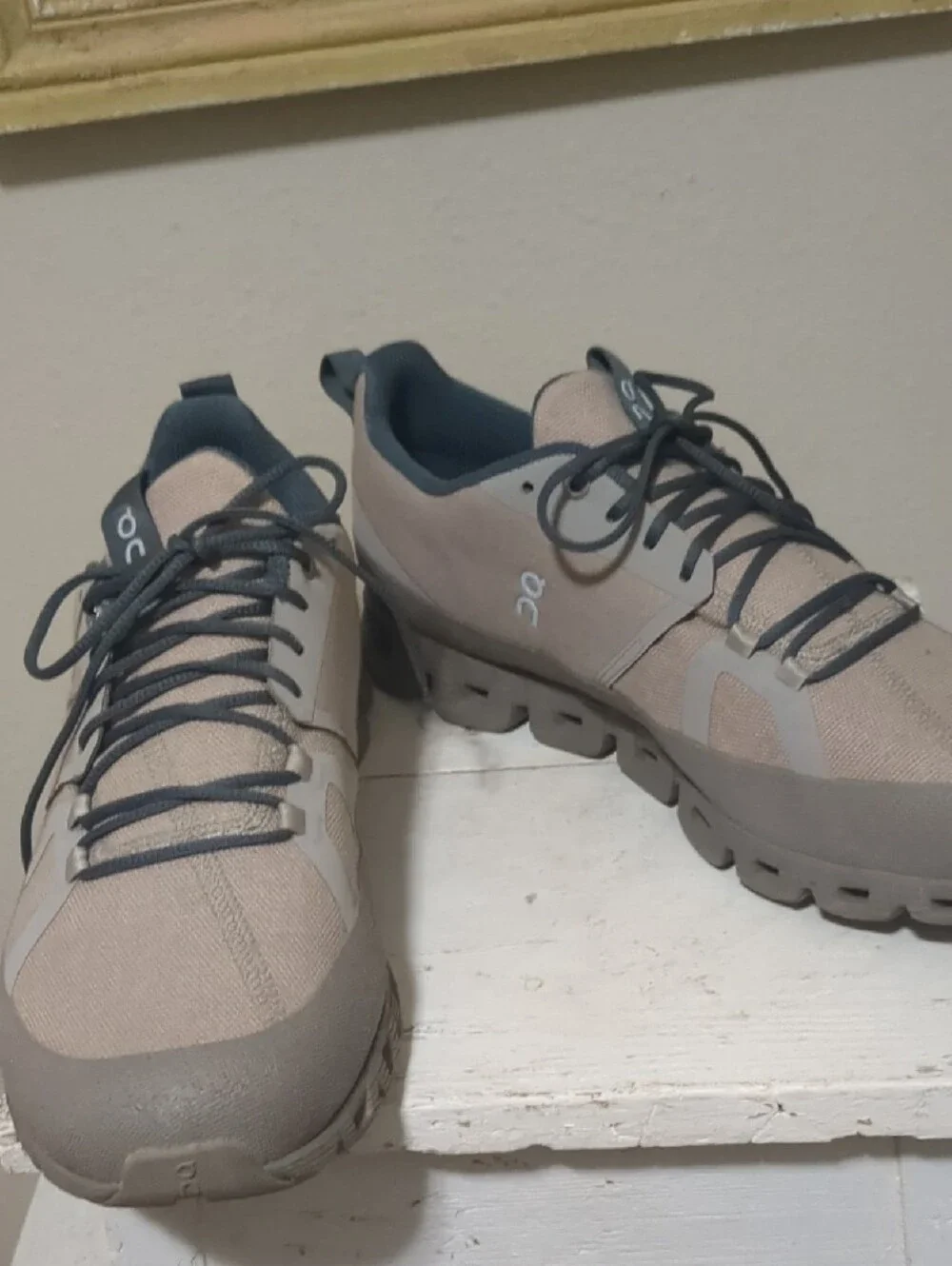 On Running Cloud Dips Men’s Athletic Shoe in Taupe and Charcoal